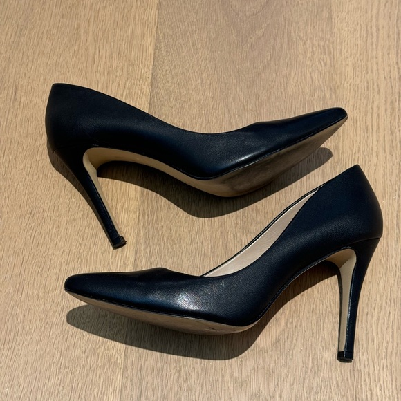 Saks Fifth Avenue Pointed Toe Pumps in Black Size 8.5M - Picture 3 of 7